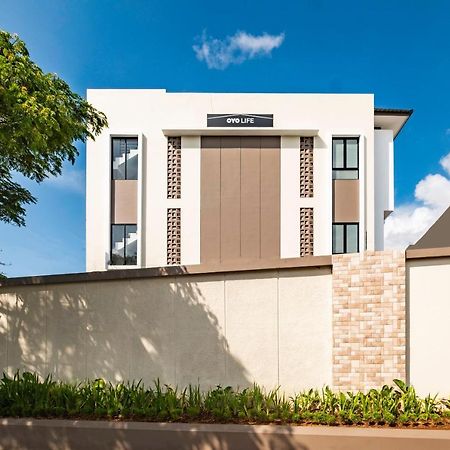 Oyo Life 2673 Rosewood Residence カラワン エクステリア 写真