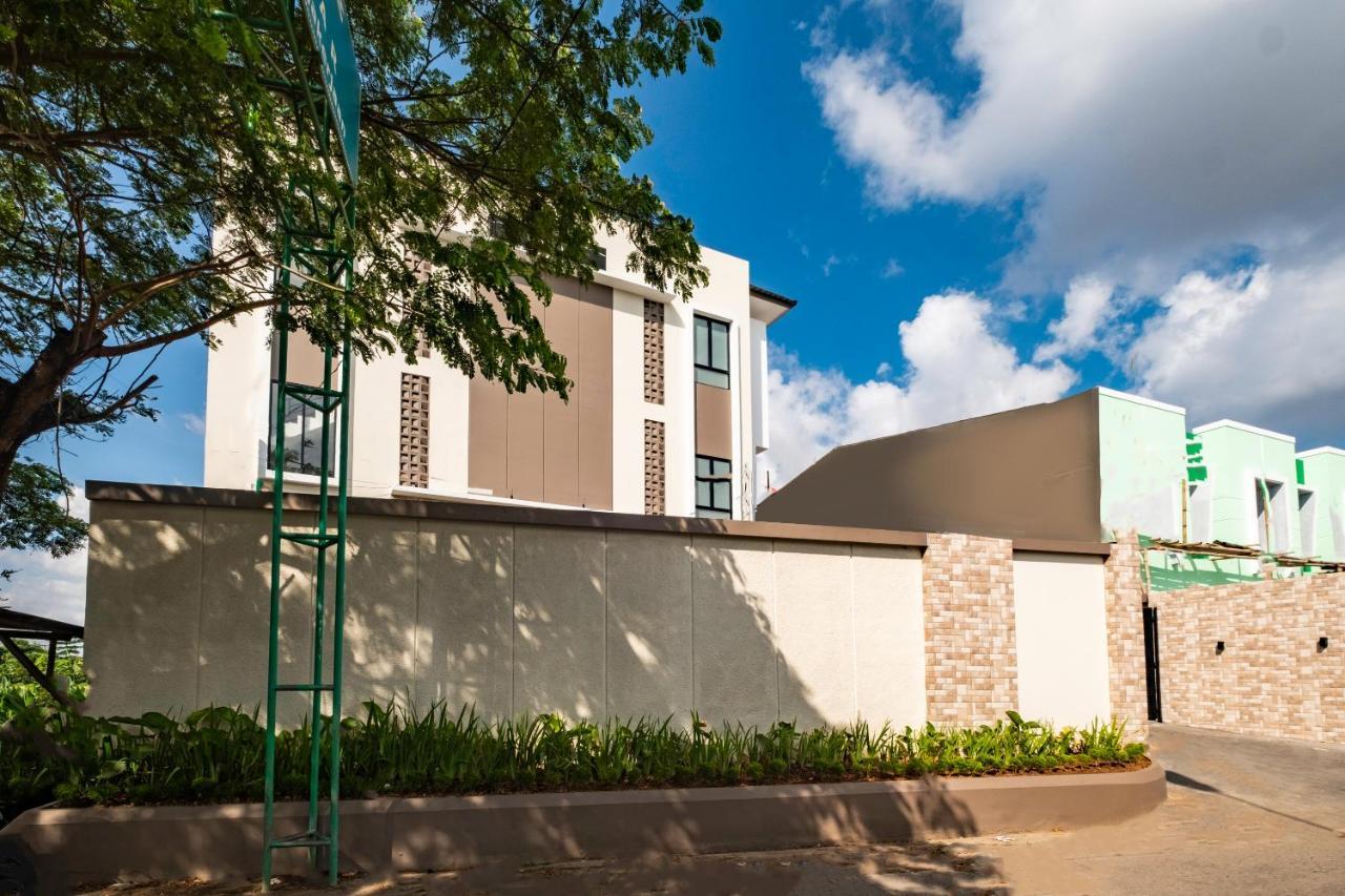 Oyo Life 2673 Rosewood Residence カラワン エクステリア 写真